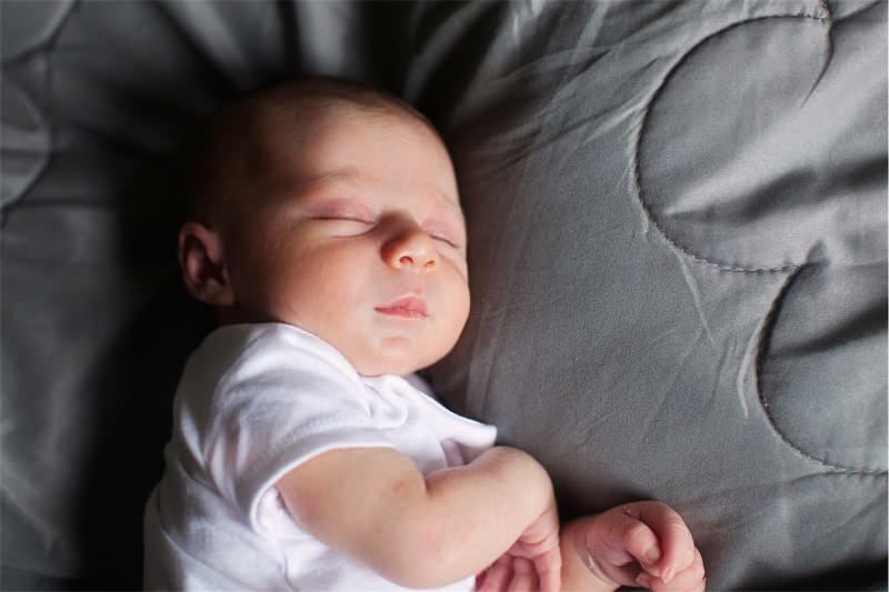 Gdje bi trebala spavati novorođena beba?