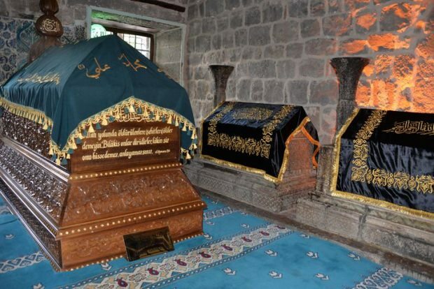 Diyarbakır žene pletu za grobove proroka