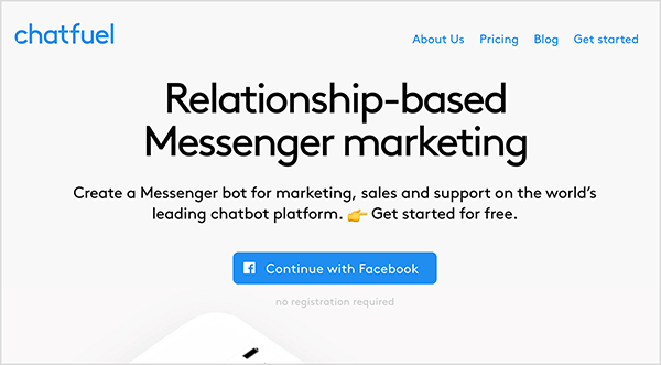 Ovo je snimka zaslona web stranice Chatfuel. U gornjem lijevom dijelu riječ "Chatfuel" pojavljuje se u plavom tekstu. U gornjem desnom dijelu nalaze se sljedeće navigacijske opcije: O nama, Cijene, Blog, Početak. U središtu glavnog područja web mjesta nalazi se više teksta. Veliki naslov kaže "Messenger marketing zasnovan na vezama". Ispod naslova nalazi se sljedeći tekst: „Stvorite Messenger bot za marketing, prodaju i podršku na vodećoj svjetskoj chatbot platformi. Započnite besplatno. " Ispod ovog teksta nalazi se plavi gumb s Facebook logotipom i plavi tekst koji kaže "Nastavite s Facebookom". Natasha Takahashi kaže da je Chatfuel platforma za izradu botova koja marketinškim stručnjacima omogućuje da stvore bota bez znanja kodiranja.