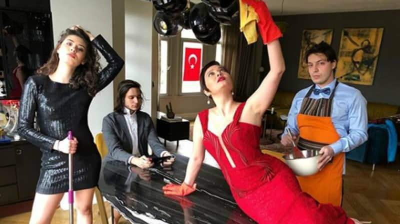 Nurgül Yeşilçayov stil svečanog čišćenja! Obavio je vlastito čišćenje