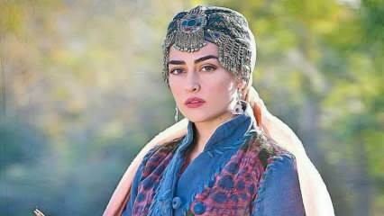Esra Bilgiç, koja glumi Halime Sultan, miljenika Diriliša Ertuğrula, postala je lice reklamiranja u Pakistanu