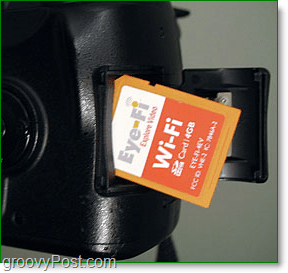 slike eye-fi SDHC kartice koja ulazi u kameru