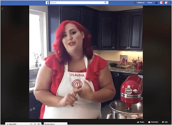 Ovo je snimka zaslona videozapisa na Facebooku uživo na kojem je predstavljena chefica Claudia Sandoval, čiji je domaćin bila 2016. godine u sklopu unakrsne promocije s aplikacijom T-Mobile Tuesday. U videu Claudia stoji u kuhinji s crnim ormarićima i granitnim pločama. Prozor preko sudopera propušta prirodno svjetlo u sobu. Claudia stoji pokraj crvene miješalice Kitchen Aid. Latinoamerikanka je koja ima svijetlocrvenu kosu koja joj pada tik ispod ramena. Na sebi ima šminku, svijetlocrveni gornji dio i bijelu pregaču s Claudijom i logotipom MasterChefa izvezenim crvenim koncem. Dok govori, gestikulira rukama. 2016. godine Stephanie Liu surađivala je s Claudijom u produkciji ovog video spota.
