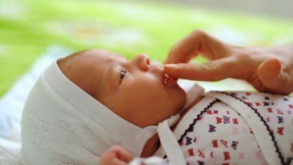 Prirodni lijekovi koji kod beba uzrokuju čireve od afte! Kako prolaze čirevi afte?