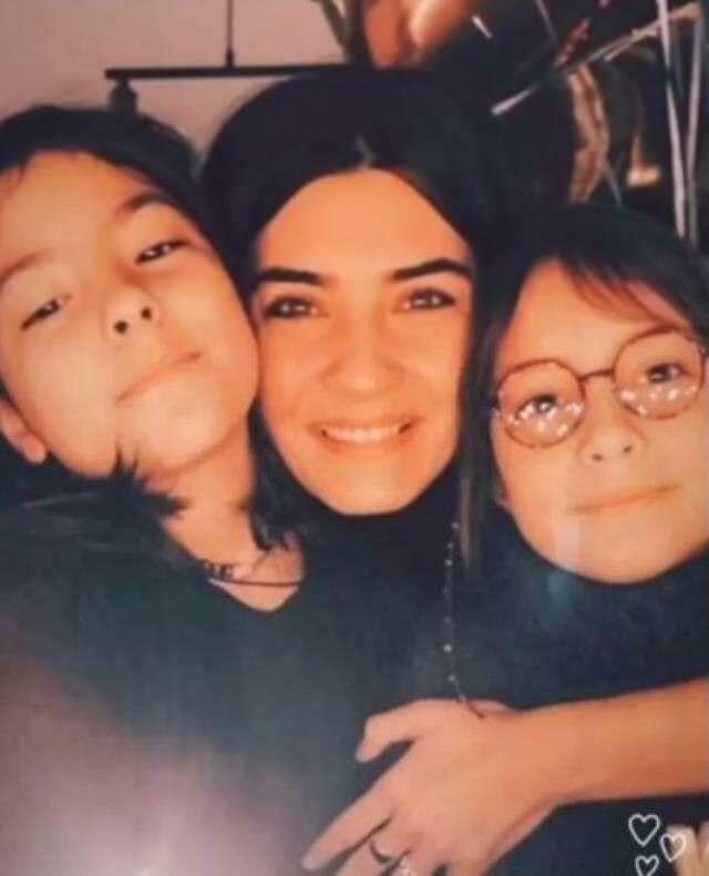Tuba Büyüküstün podijelila je sliku sa svojim kćerima