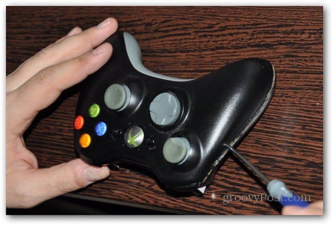 Promijenite analogne sličice kontrolera Xbox 360 i razdvojite kućište regulatora