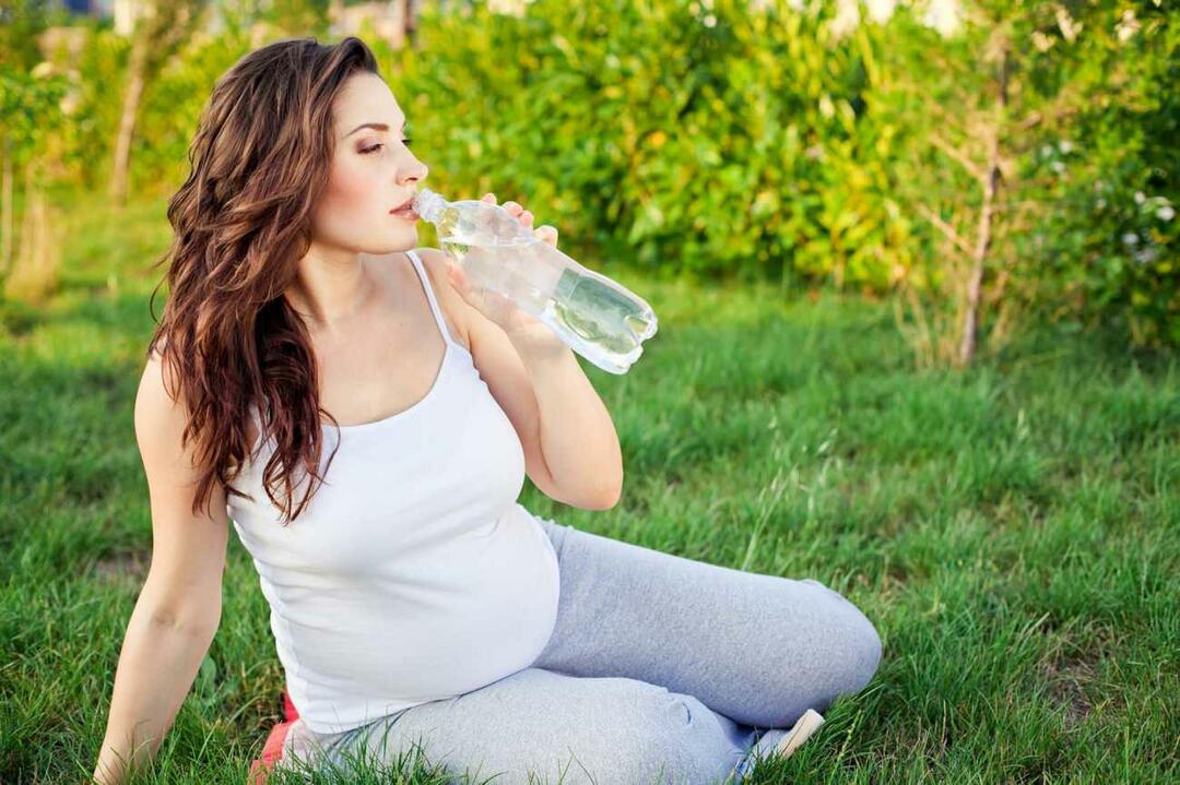 unos tekućine tijekom trudnoće