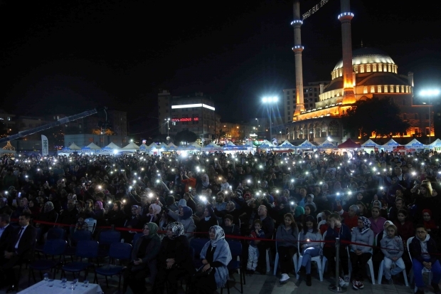 Bosanski umjetnik Zeyd Şoto i Eşref Ziya Terzi održali su koncert u Bağcılaru 