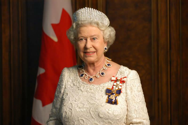 Kraljica Elizabeta napustila je palaču zbog straha od virusa corone! Gledano prvi put nakon 72 dana