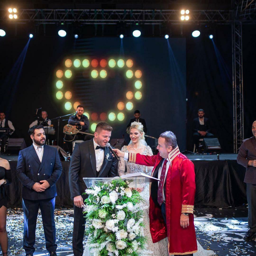 Vjenčanje slavnog para obavio je gradonačelnik gradske općine Antalya.