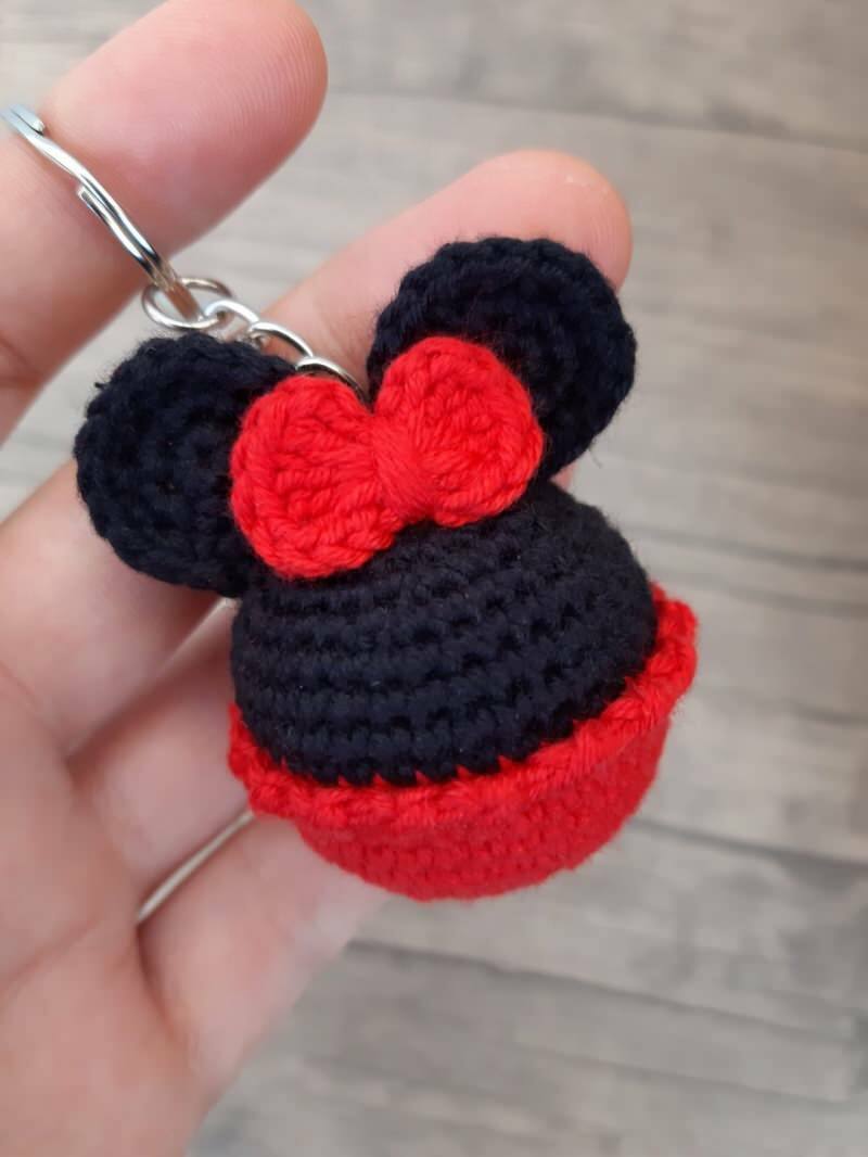 Kako napraviti Amigurumi Mickey Mouse privjeske? Mickey minnie detaljno izrađuje privjesak za ključeve