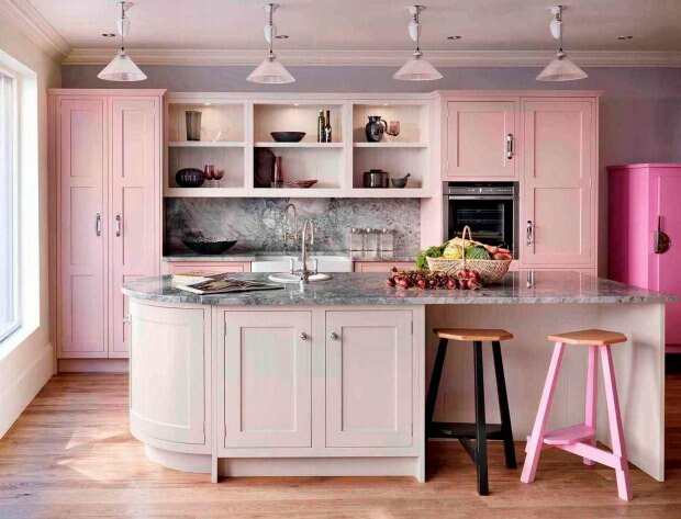 ružičasti ukras kuhinje