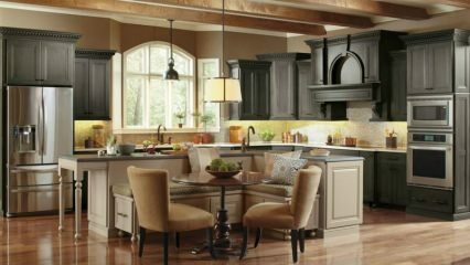 Prijedlozi za ukrašavanje koji će stvoriti prostor za sjedenje u vašoj kuhinji