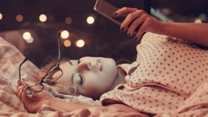 Što uzrokuje korištenje telefona prije spavanja?