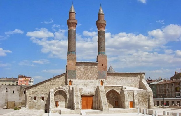 Dvostruka Minaret Madrasa