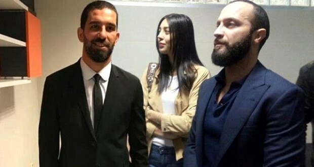 Slanje pjevaču Ardi Turanu, koji je slomio nos pjevačici Berkay iz TV serije Sefirin Kızı