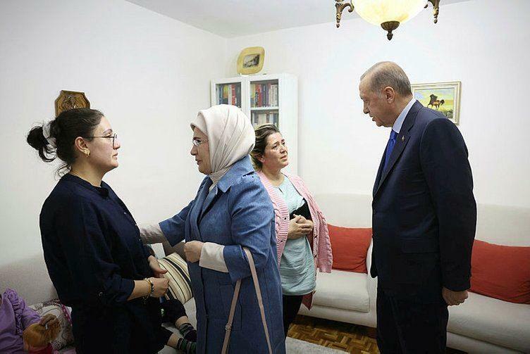 Predsjednik Recep Tayyip Erdoğan i njegova supruga Emine Erdoğan posjetili su obitelj preživjelih u potresu
