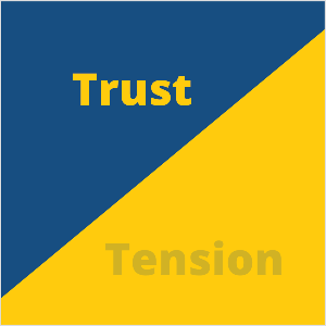 Ovo je kvadratna ilustracija opažanja Setha Godina da neke tvrtke pokušavaju ukloniti napetost u svom marketingu. Kvadrat je plavi trokut u gornjem lijevom i žuti trokut u donjem desnom dijelu. U plavom trokutu, žuti tekst kaže Trust. U žutom trokutu plavi tekst kaže Napetost, ali gotovo je proziran i blijedi na žutoj pozadini.