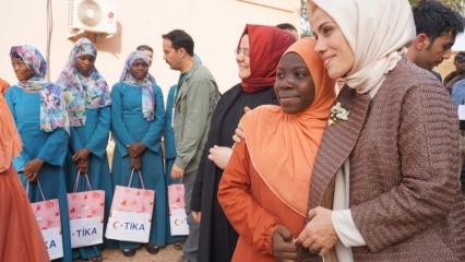 Esra Albayrak pridružuje se TİKA-ovoj pomoći za hranu Burkini Faso