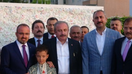 Politički svijet susreće se na ceremoniji obrezivanja sinova potpredsjednika Stranke AK stranke Bülenta Turana