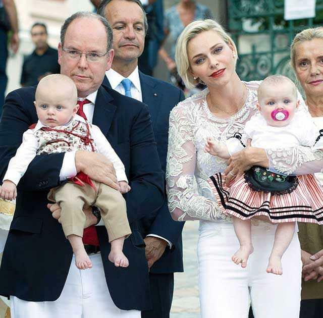 Princ Albert od Monaka, princeza Charlene i njihovi blizanci