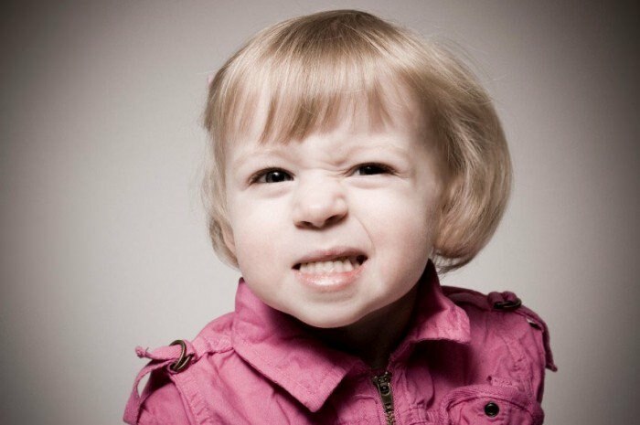 Koji su razlozi brušenja zuba u djece?