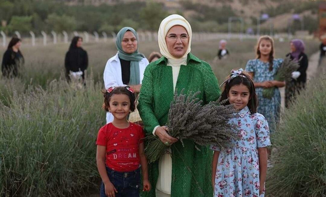 Prva dama Erdoğan posjetila je Ekološko selo i brala lavandu u Ankari