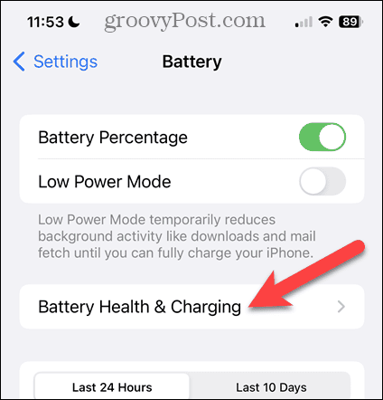 Dodirnite Stanje baterije i punjenje na zaslonu iPhone baterije