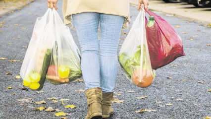 Gdje se plastične vrećice trebaju staviti kod kuće? Kako čuvati namirnice i spremati torbe?