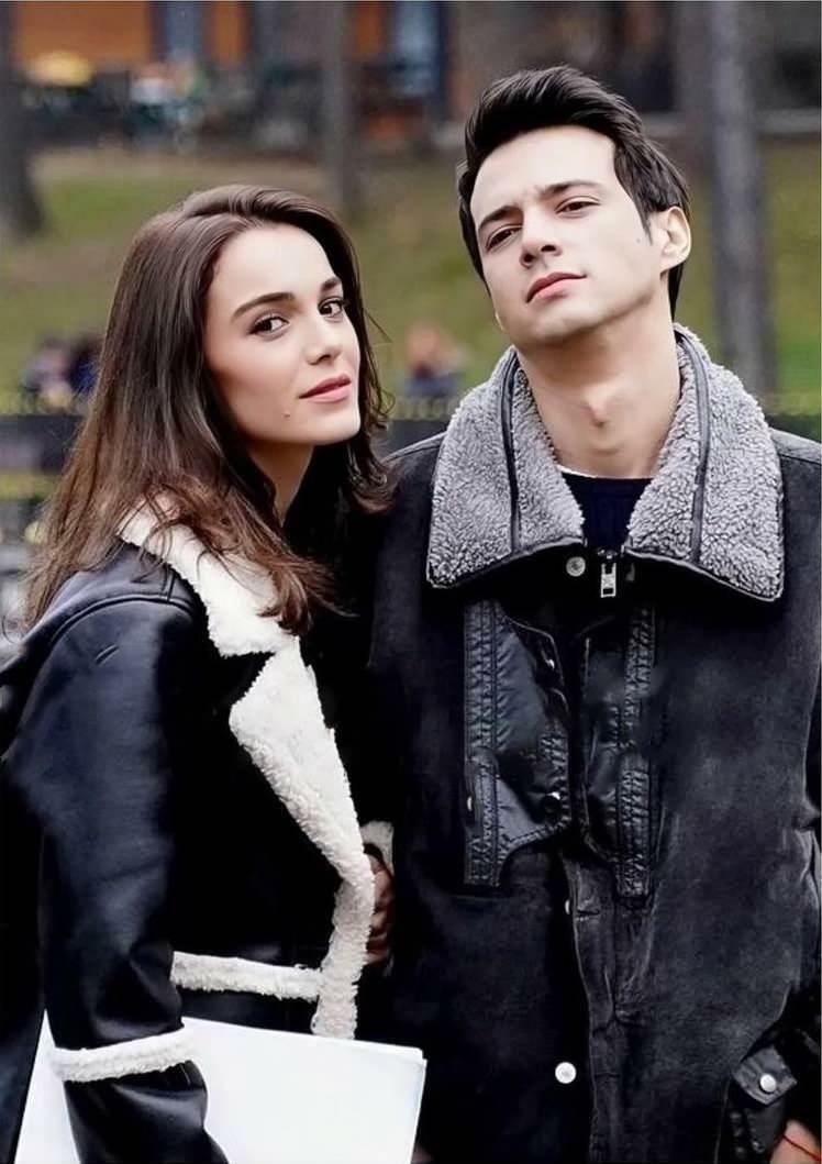 Hafsanur Sancaktutan i Mert Yazıcıoğlu, glavni glumci serije Darmaduman
