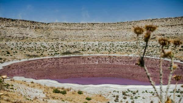 Boja jezera Meyil Obruk postala je ružičasta!