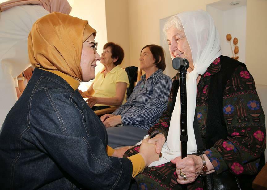 Emine Erdogan obilježila 1. listopada Dan starijih osoba