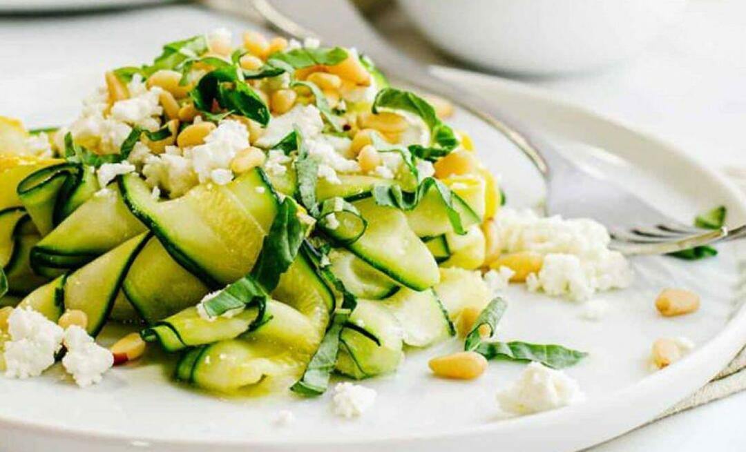 Kako napraviti salatu od tikvica s kikirikijem? Ova salata vas drži sitima čak šest sati!