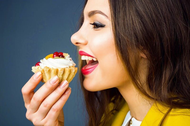 Dodaje li slatka hrana težinu? Možete li jesti desert u prehrani?