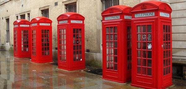 Telefonske čizme, preko londonske Opere u kiši-20