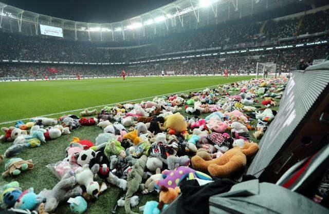 Bacanje igračaka na utakmici Beşiktaşa