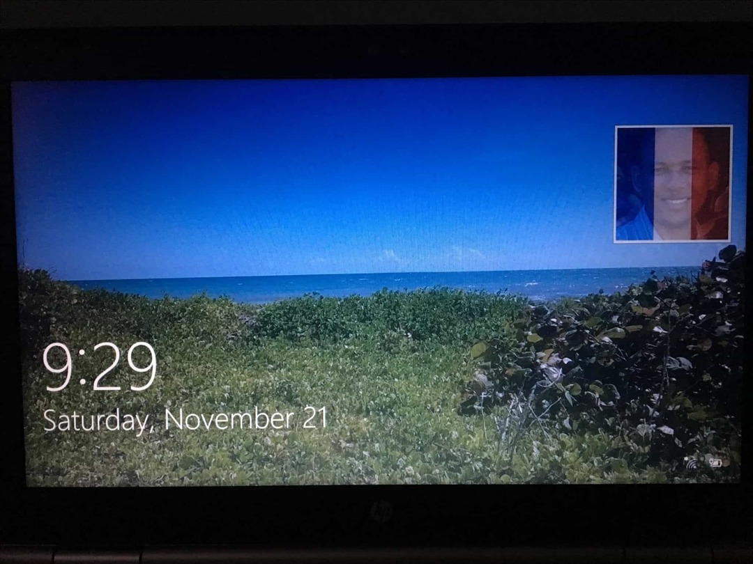 Spriječite Windows 10 Universal App prelazak preko zaključanog zaslona