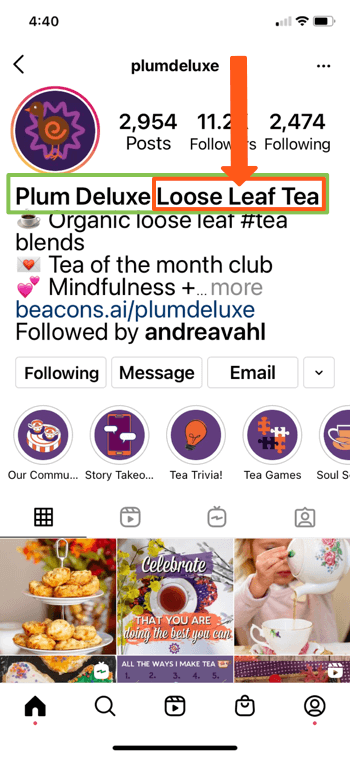 primjer instagram profila za @splumdeluxe koji prikazuje ključne riječi 'šljiva deluxe' i 'čaj od rastresitog lišća' u biografiji svoje stranice, omogućujući im da se dobro prikazuju u rezultatima pretraživanja