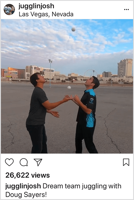 Fotografija Josha Hortona na Instagramu suradnje s Dougom Sayersom. Na vrhu posta nalazi se fotografija u Las Vegasu, Nevada. Dvojica bijelaca stoje na praznoj parceli jedan prema drugom dok gledaju u lopte kojima žongliraju.