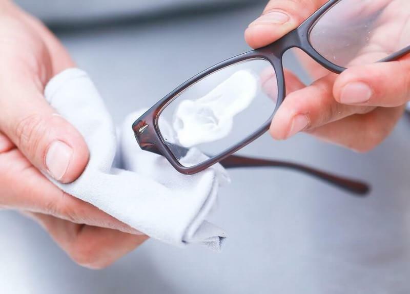 Kako popraviti izgrebane naočalne leće? Kako ukloniti ogrebotine na naočalama? naočale za crtanje