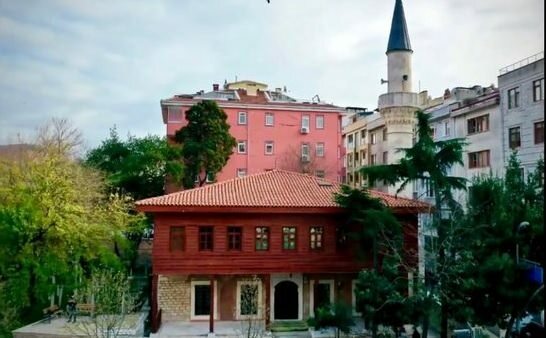 Gdje i kako ići Şehit Süleyman Pasha džamija? Priča o Üsküdar Şehit Süleyman Pasha džamiji