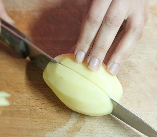 Kako izrezati krišku jabuke?
