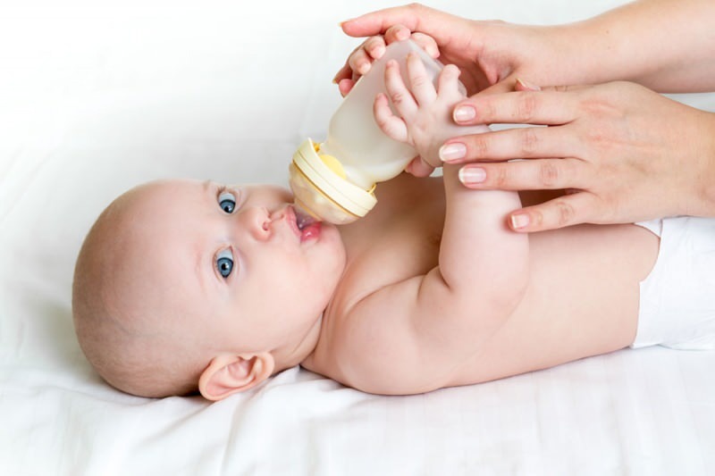 Upotreba bočice za hranjenje novorođenčadi