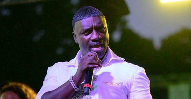 Američki pjevač Akon presadio je kosu u Turskoj