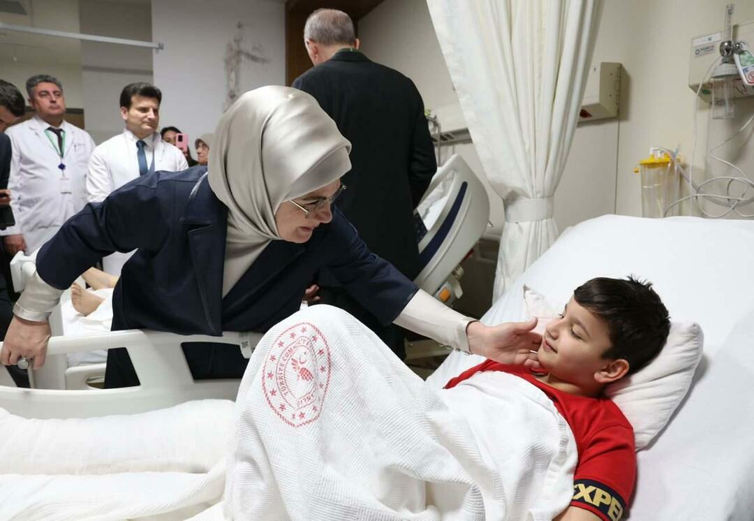 Predsjednik Erdoğan i njegova supruga Emine Erdoğan posjetili su žrtve potresa