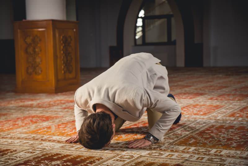 Što je kamat, kako ga mogu donijeti u molitvi? Molitva Kamet u arapskom izgovoru