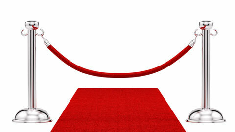 shutterstock 103168676 slika crvenog tepiha i baršunastog užeta