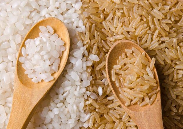 Smeđa riža s bijelom rižom