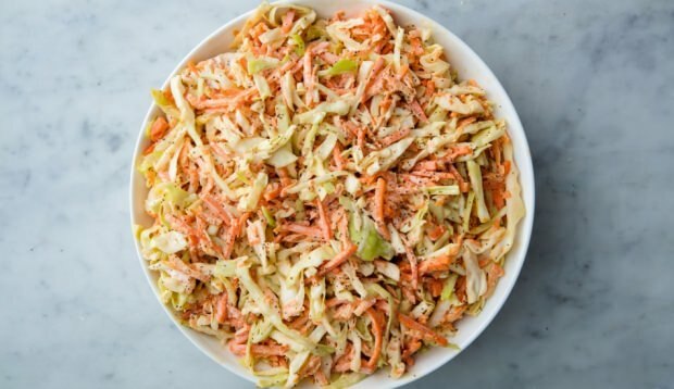 Kako napraviti salatu od kupusa Coleslaw?