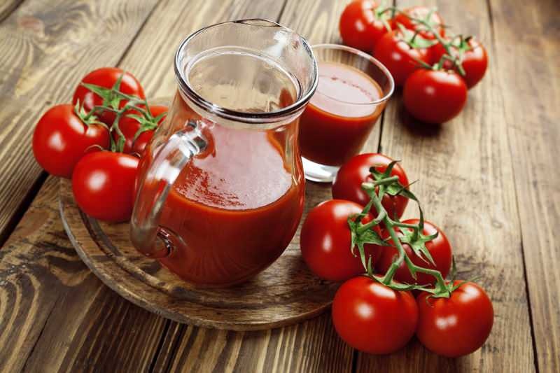 Hrana poput celera i mrkve povećavaju blagodati soka od rajčice.